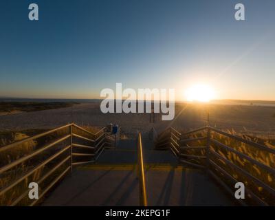 Coronado, Californie, États-Unis. 25th mars 2021. Le coucher du soleil à Coronado, Californie, le dimanche, 13 novembre 2022 (image de crédit: © Rishi Deka/ZUMA Press Wire) Banque D'Images