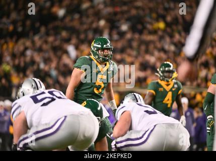 Waco, Texas, États-Unis. 12th novembre 2022. Baylor Bears linebacker Dillon Doyle (5) regarde la défense pendant la moitié 1st du match de football de la NCAA entre les Wildcats de l'État du Kansas et les Baylor Bears au stade McLane de Waco, Texas. Matthew Lynch/CSM/Alamy Live News Banque D'Images