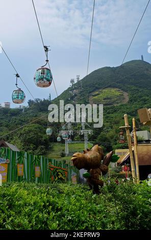 Architecture extérieure des manèges et des montagnes russes au parc d'attractions Animal situé à Wong Chuk Hang et Nam long Shan- Hong Kong Banque D'Images