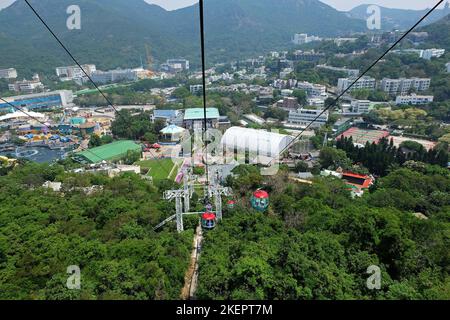 Architecture extérieure des manèges et des montagnes russes au parc d'attractions Animal situé à Wong Chuk Hang et Nam long Shan- Hong Kong Banque D'Images