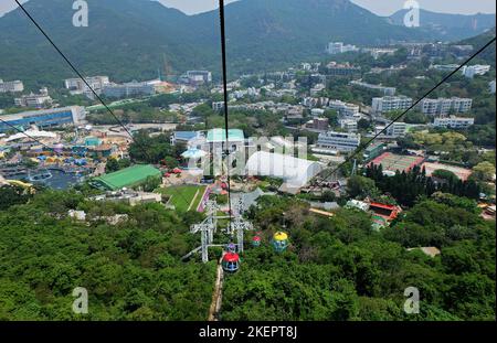 Architecture extérieure des manèges et des montagnes russes au parc d'attractions Animal situé à Wong Chuk Hang et Nam long Shan- Hong Kong Banque D'Images