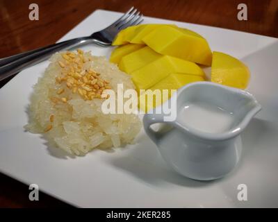 Riz collant à la mangue - thaïlandais populaire pour manger en été Banque D'Images