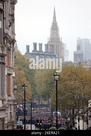 Londres, Royaume-Uni. 13th novembre 2022. Le personnel des forces armées, passé et présent, remplit Whitehall le dimanche du souvenir, avant de passer devant le Cenotaph le dimanche 13 novembre 2022. Crédit : Paul Marriott/Alay Live News Banque D'Images