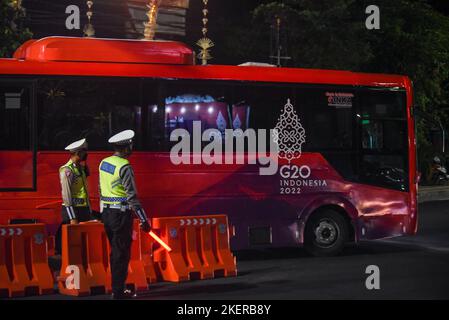 Badung, Bali, Indonésie. 13th novembre 2022. Les membres de la police indonésienne sont garde pour assurer la mobilité de la délégation au Sommet de Bali en G20 à Nusa Dua, Bali. L'Indonésie a tenu le groupe de 17th de vingt ''G20'' Sommet des chefs d'Etat et de gouvernement, qui s'est tenu à Nusa Dua, Bali, sur 15 novembre'''"16, 2022. (Credit image: © Dicky Bisinglasi/ZUMA Press Wire) Banque D'Images