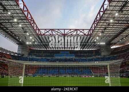 Milan, Italie. 13th novembre 2022. Vue sur le stade San Siro avant le match de football de la série 2022/23 entre Milan et Fiorentina. Score final; Milan 2:1 Fiorentina. Crédit : SOPA Images Limited/Alamy Live News Banque D'Images