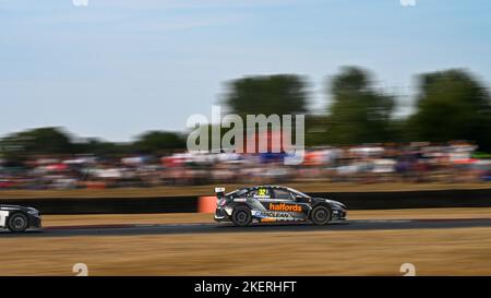 Daneil Rowbottom numéro 32, Halfords Racing avec Cataclean BTCC, Snetterton 2022 Banque D'Images