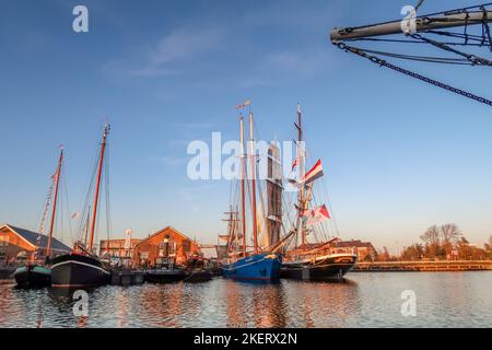 Den Helder, pays-Bas. Novembre 2022. Navires historiques dans le port de Den Helder. Photo de haute qualité Banque D'Images