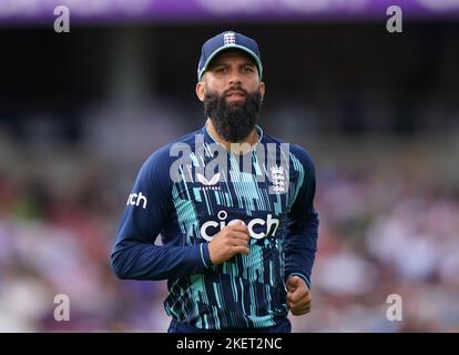 Photo du dossier en date du 24-07-2022 de l'Angleterre Moeen Ali, qui a admis son désespoir pour l'Angleterre de réclamer le titre de coupe du monde T20 a signifié la finale contre le Pakistan a été le "plus nerveux" qu'il ait jamais été dans sa carrière. Date de publication : lundi 14 novembre 2022. Banque D'Images