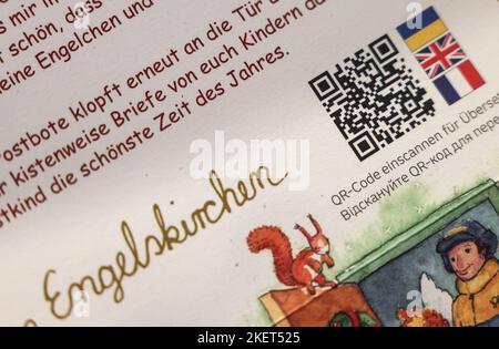 Engelskirchen, Allemagne. 14th novembre 2022. Une lettre-réponse avec un code QR pour la traduction dans d'autres langues est disponible à la succursale de Christkindpost de Deutsche Post. La succursale de Christkindpost de Deutsche Post est ouverte à Engelskirchen. (À dpa/lnw: 'Christkind réponses lettres des enfants du monde entier') Credit: Oliver Berg/dpa/Alamy Live News Banque D'Images