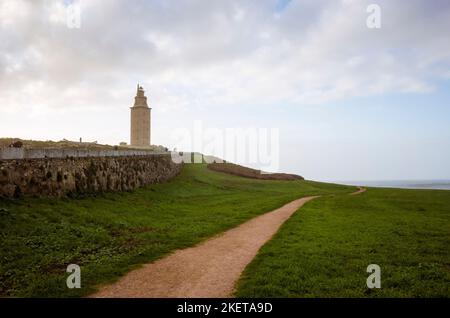 A Coruna, Galice, Espagne - 10 février 2020 : Tour du phare romain Hercules. Construit au 2ème siècle et rénové en 1791, il est le plus ancien Banque D'Images