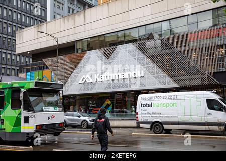 Kathmandu magasin d'équipement et de vêtements de plein air dans le centre-ville de Melbourne, Victoria, Australie 2022 Banque D'Images