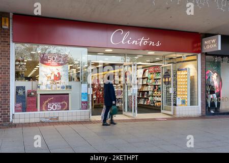 Clinton's sur la place Mell dans le centre-ville de Solihull. Il s'agit d'une chaîne de vente de cartes, cadeaux et articles de fête saisonniers et pour occasions spéciales Banque D'Images