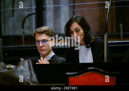 L'avocat Ludovic Badet l'avocat Nathalie Akcay photographiés pendant la constitution du jury avant le début du procès assidé de Dimitri Hamard, Jacques Galand et Claire Slowinsky, devant le tribunal des assises de Bruxelles-capitale, le lundi 14 novembre 2022. Les trois personnes sont accusées du meurtre de Jeremy Simon le 13 mai 2020 à Oudergem - Auderghem, Bruxelles, alors que les quatre personnes impliquées étaient sans abri. BELGA PHOTO LAURIE DIEFFEMBACQ Banque D'Images