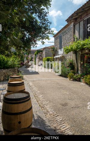 18th juillet 2019 - Pujols, France : l'architecture historique et le soleil d'été font découvrir Pujols, Lot-et-Garonne, France. Banque D'Images