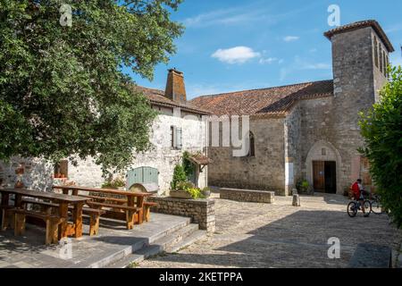 18th juillet 2019 - Pujols, France : l'architecture historique et le soleil d'été font découvrir Pujols, Lot-et-Garonne, France. Banque D'Images