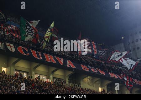 Milan, Italie. 13th novembre 2022. AC Milan Supporters pendant la Serie Un match de football 2022/23 entre AC Milan et ACF Fiorentina au stade Giuseppe Meazza, Milan, Italie sur 13 novembre 2022 Credit: Independent photo Agency/Alay Live News Banque D'Images