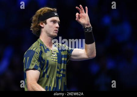 Turin, Italie. 14 novembre 2022. Andrey Rublev de la Russie gestuelle lors de son match rond-tour contre Daniil Medvedev de la Russie pendant le deuxième jour des finales de Nitto ATP. Credit: Nicolò Campo/Alay Live News Banque D'Images