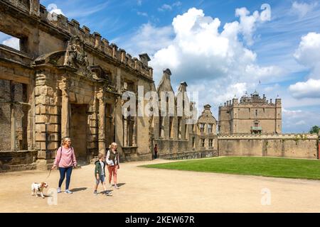 Terrace Range and Little Castle, Great court, 17th Century Bolsover Castle, Bolsolver, Derbyshire, Angleterre, Royaume-Uni Banque D'Images