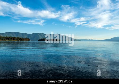 Lake Pend oreille près de Hope, Idaho est un Trésor de l'État de Gem qui attire les familles locales et les visiteurs éloignés à une expérience extraordinaire de plein air. Banque D'Images