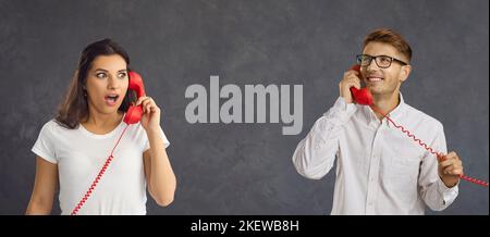 Portrait de deux personnes ayant une conversation intéressante sur un téléphone rétro rouge fixe. Banque D'Images