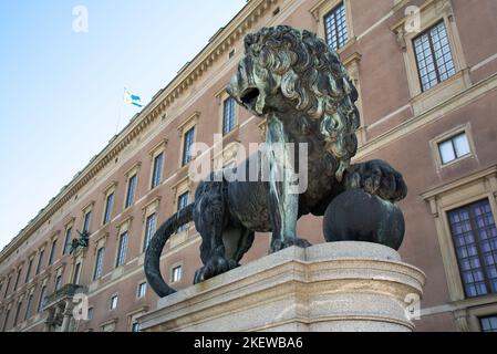 Statue de lion à l'extérieur du Palais Royal, Suède. Lejonbacken, Stockholms slott / Kungliga slottet, Sverige. État de Lejon. Banque D'Images