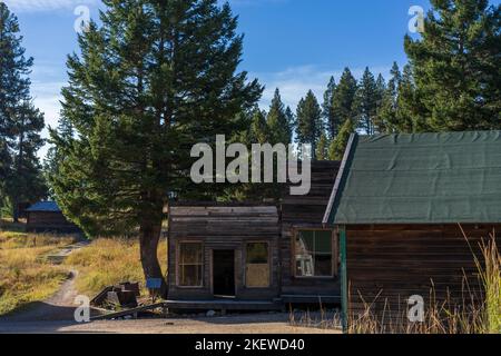 Une ville fantôme entière, Garnet, reste intacte au sommet de la chaîne de montagnes Garnet près de Missoula, Montana, qui ramène un visiteur dans le temps au 19th siècle. Banque D'Images