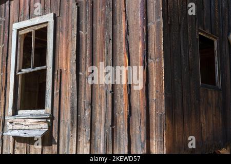 Une ville fantôme entière, Garnet, reste intacte au sommet de la chaîne de montagnes Garnet près de Missoula, Montana, qui ramène un visiteur dans le temps au 19th siècle. Banque D'Images