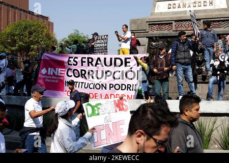 Mexico, Mexique. 12th novembre 2022. 13 novembre 2022, Mexico, Mexique: Des milliers de citoyens participent à une manifestation contre le président mexicain Lopez Obrador Electoral Reform, avenue Reforma, sur 13 novembre 2022, Mexico, Mexique. (Photo de Luis Barron/Eyepix Group/Sipa USA). Credit: SIPA USA/Alay Live News Banque D'Images