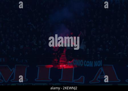 AC Milan supporters lors de la série Un match de football 2022/23 entre AC Milan et ACF Fiorentina au stade Giuseppe Meazza, Milan, Italie sur 13 novembre, Banque D'Images