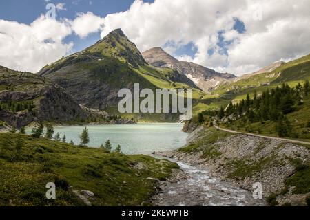 La belle vue de Margaritzenstausee - Stausee Margaritze. Parc national de High Tauern, Carinthie, Autriche. Freiwandkopf en arrière-plan. À proximité Banque D'Images