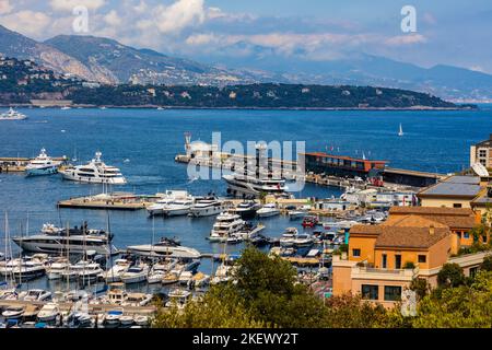 Monaco, France - 2 août 2022 : vue panoramique de la zone métropolitaine de Monaco avec le port d'Hercules, Monte Carlo et Fontvieille Banque D'Images