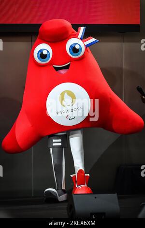 Saint-Denis, France. 14th novembre 2022. Illustration Mascot ''la Phryge paralympique'' lors de la présentation officielle des mascottes olympiques de Paris 2024 sur 14 novembre 2022 à Saint-Denis près de Paris, France. (Image de crédit : © Matthieu Mirville/ZUMA Press Wire) Banque D'Images