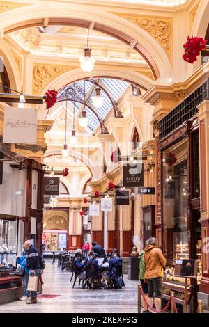 The Block Arcade à Bourke Street Melbourne, Victoria avec des acheteurs qui parcourent les magasins, en Australie Banque D'Images