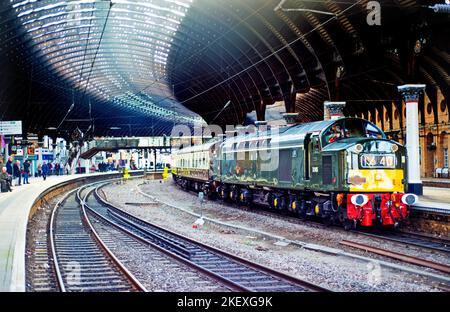 Classe 40 D345 à la gare de York, York, Angleterre Banque D'Images