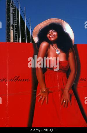 Un panneau d'affichage de Chaka Kahn peint à la main sur le Sunset Strip à Los Angeles, CA, novembre 1978 Banque D'Images