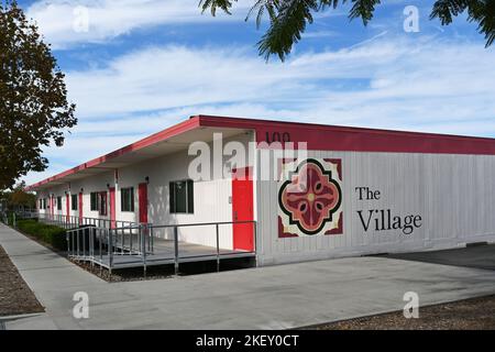 SANTA ANA, CALIFORNIE - 11 NOVEMBRE 2022 : le village sur le campus de Santa Ana College. Banque D'Images