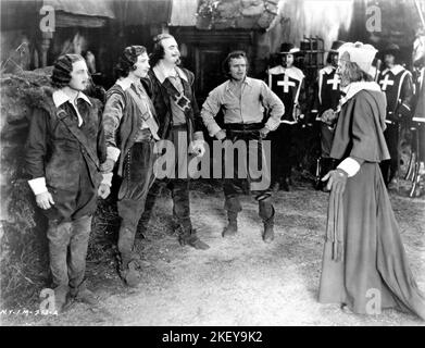 GINO CORRADO comme Aramis LEON BARRY comme Athos TINY SANDFORD comme Porthos DOUGLAS FAIRBANKS Sr. Comme d'Artagnan et NIGEL de Brulier comme Cardinal Richelieu dans LE MASQUE DE FER 1929 réalisateur ALLAN DWAN basé sur des romans d'Alexandre Dumas pere film silencieux avec séquence de conversation partition musicale et effets sonores Elton Corporation / United Artists Banque D'Images