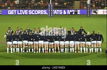 York, Royaume-Uni. 14th novembre 2022. Demi-finale de la coupe du monde de rugby pour femme. Angleterre V Nouvelle-Zélande. STADE communautaire LNER. York. L'équipe d'Angleterre montre que l'équipe de Nouvelle-Zélande exécute le Haka pendant la demi-finale Angleterre V Nouvelle-Zélande lors du match de la coupe du monde de la Ligue de rugby des femmes. Credit: Sport en images/Alamy Live News Banque D'Images