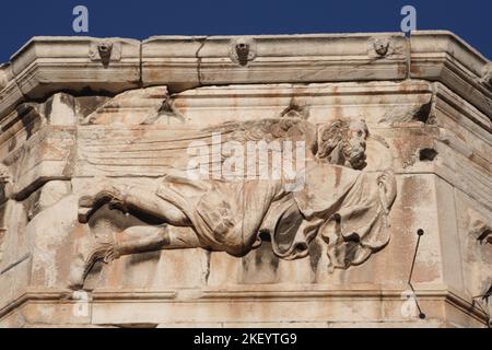 Frise sur la Tour des vents, l'Horologion d'Andronikos Kyrrhéstes, dans l'Agora romaine, Athènes, Grèce Banque D'Images