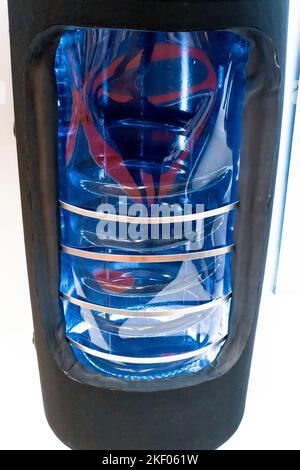 Accumulateurs de chaleur (réservoirs tampons) avec échangeurs thermiques intégrés en métal ferreux. Banque D'Images