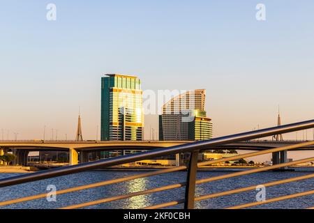 Dubaï, Émirats Arabes Unis - 10.09.2022 minutes à pied dans la promenade du Festival Banque D'Images