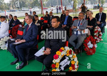 Kolkata (Inde), 14/11/2022, connu à l'origine sous le nom de jour de l'armistice, le jour du souvenir commémore la signature de l'accord de paix qui a mis fin à la première Guerre mondiale à 11 heures le 11 novembre 1918. Il est temps de se souvenir et d’honorer la mémoire de ceux qui ont servi, servent actuellement, et de ceux que nous avons perdus à cause de « Lest nous oublions ». Le dimanche du souvenir est une journée spéciale réservée à se souvenir et à rendre hommage aux sacrifices de tous ceux qui ont consacré leur vie à la paix et à la liberté dans les deux guerres mondiales et les conflits qui ont suivi. Il a lieu chaque année, à 11 heures le deuxième dimanche de novembre. (Tél Banque D'Images