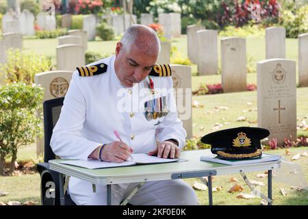 Kolkata (Inde), 14/11/2022, connu à l'origine sous le nom de jour de l'armistice, le jour du souvenir commémore la signature de l'accord de paix qui a mis fin à la première Guerre mondiale à 11 heures le 11 novembre 1918. Il est temps de se souvenir et d’honorer la mémoire de ceux qui ont servi, servent actuellement, et de ceux que nous avons perdus à cause de « Lest nous oublions ». Le dimanche du souvenir est une journée spéciale réservée à se souvenir et à rendre hommage aux sacrifices de tous ceux qui ont consacré leur vie à la paix et à la liberté dans les deux guerres mondiales et les conflits qui ont suivi. Il a lieu chaque année, à 11 heures le deuxième dimanche de novembre. (Tél Banque D'Images