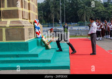 Kolkata (Inde), 14/11/2022, connu à l'origine sous le nom de jour de l'armistice, le jour du souvenir commémore la signature de l'accord de paix qui a mis fin à la première Guerre mondiale à 11 heures le 11 novembre 1918. Il est temps de se souvenir et d’honorer la mémoire de ceux qui ont servi, servent actuellement, et de ceux que nous avons perdus à cause de « Lest nous oublions ». Le dimanche du souvenir est une journée spéciale réservée à se souvenir et à rendre hommage aux sacrifices de tous ceux qui ont consacré leur vie à la paix et à la liberté dans les deux guerres mondiales et les conflits qui ont suivi. Il a lieu chaque année, à 11 heures le deuxième dimanche de novembre. (Tél Banque D'Images