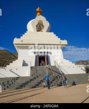 Temple bouddhiste, d'un monument pour la paix, l'Illumination Stupa, temple à Benalmádena. Costa del Sol, Espagne. Banque D'Images