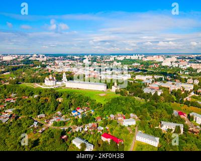 Cathédrale de la Dormition ou de la Sainte Assomption et cathédrale Saint-Demetrius vue panoramique aérienne de la ville de Vladimir, anneau d'or de Russie Banque D'Images