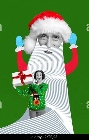 Photo bande dessinée dessin collage photo de l'excitée funky santa assistant de préparation xmas présente isolé dessin arrière-plan Banque D'Images
