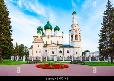 L'église d'Ilya ou Élie le Prophète à la place Sovetskaya dans le centre de la ville de Yaroslavl, anneau d'or de Russie au coucher du soleil Banque D'Images