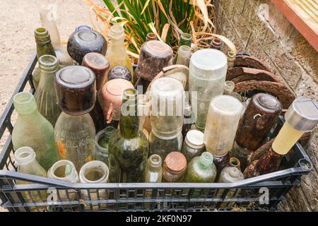 Collection de bouteilles en verre anciennes Banque D'Images