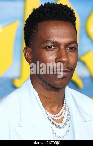 Los Angeles, États-Unis. 14th novembre 2022. LOS ANGELES, CALIFORNIE, États-Unis - NOVEMBRE 14 : l'acteur et chanteur américain Leslie Odom Jr. Arrive à la première à Los Angeles de Netflix 'Glass Onion: A Knives Out Mystery' tenue au musée Academy de Motion Pictures sur 14 novembre 2022 à Los Angeles, Californie, États-Unis. (Photo de Xavier Collin/image Press Agency) Credit: Image Press Agency/Alay Live News Banque D'Images